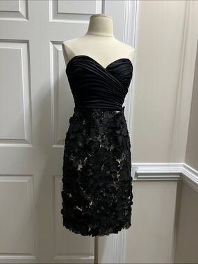 BCBGMaxAzria Black Strapless Floral Appliqué Dress sz 6